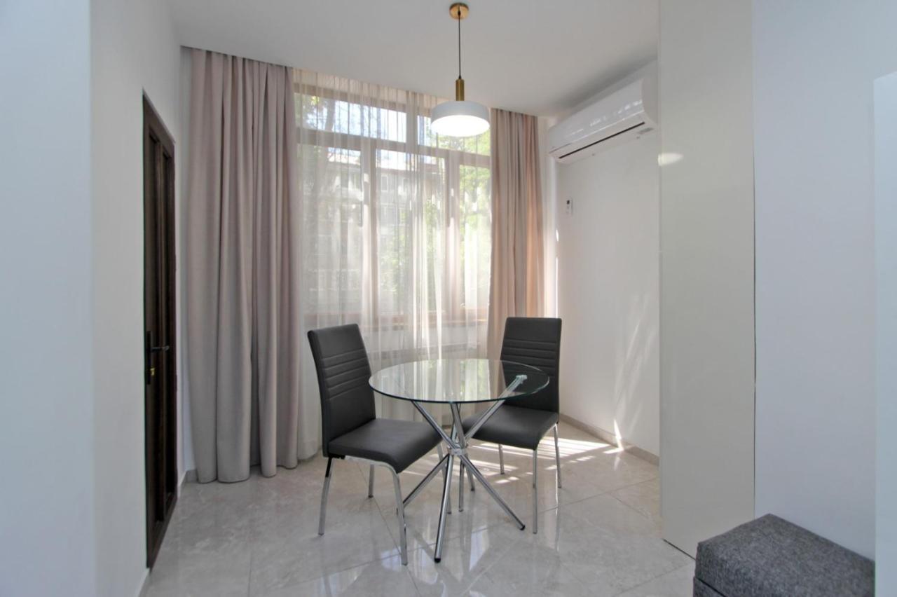 יירבאן Appartment Lux, 2 Bedroom מראה חיצוני תמונה