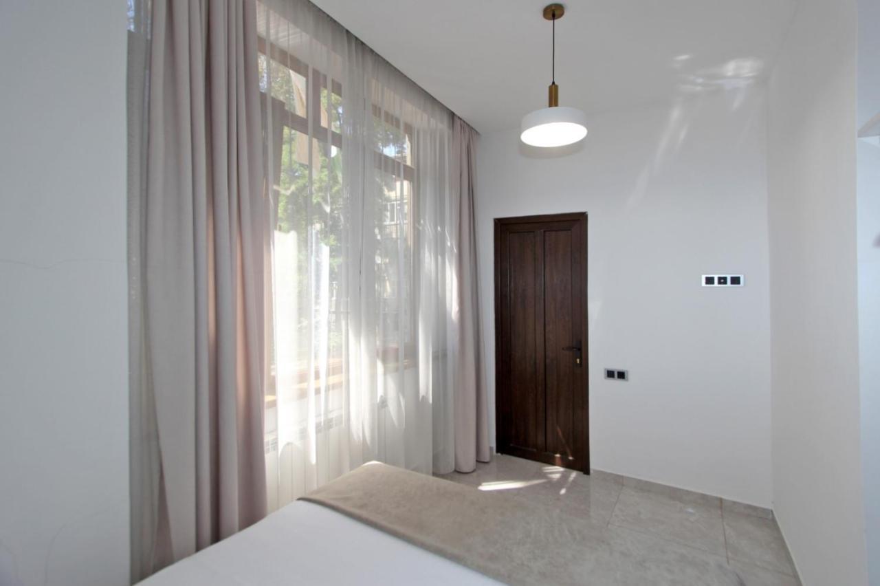 יירבאן Appartment Lux, 2 Bedroom מראה חיצוני תמונה